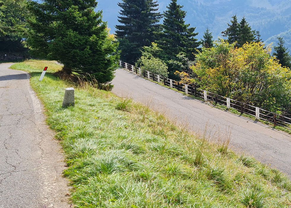 auffahrt mit kehre am passo del vivione