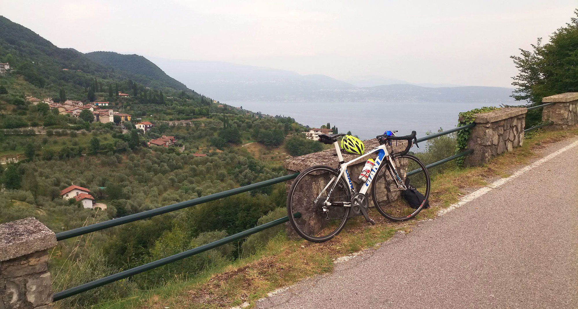 blick auf den benaco von der strasse nach san-michele