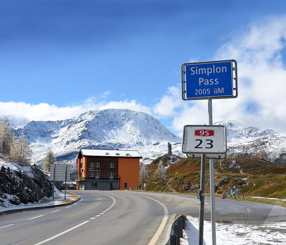simplon passhoehe mit schild