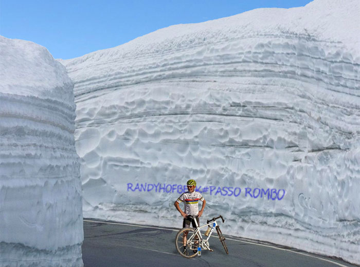 passo rombo mit schneewand und spraymotiv im schnee